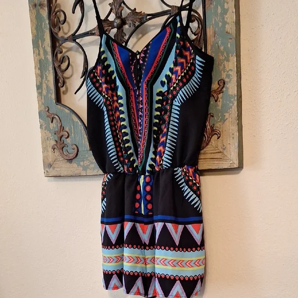 Blue and Black Geometric Romper. Size MEDIUM NWOT - Picture 4 of 12